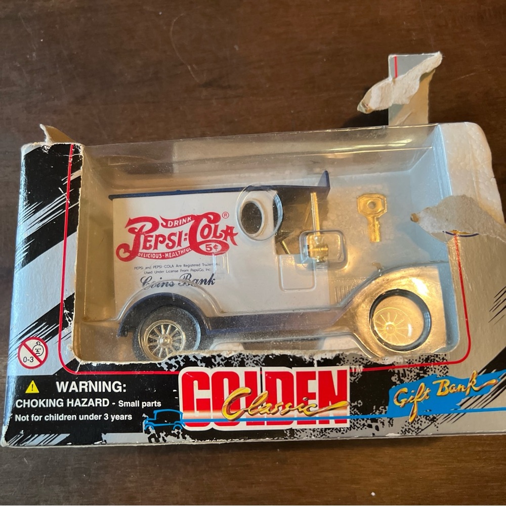 Golden Classic PEPSI COLA Die Cast Special Edition Gift Bank 1996 Truck New Read